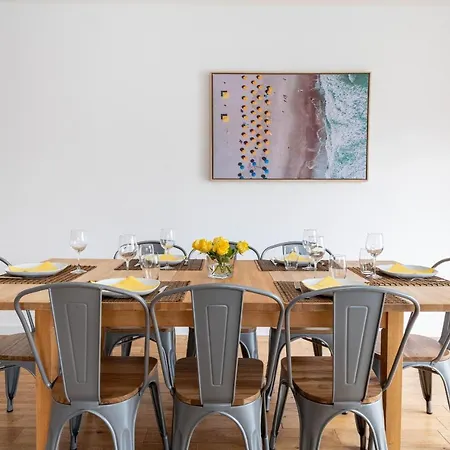 Hébergement de vacances Belle Maison Familiale Et Contemporaine Avec Piscine